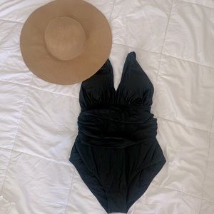 🌸NEW LISTING 🌟NWT🌟 Black Sexy One Piece Bathing Suit